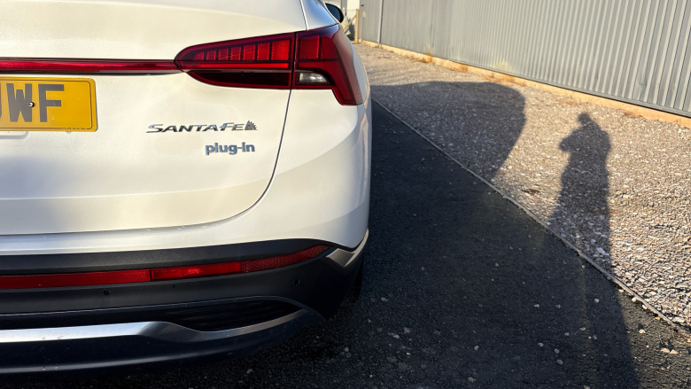 Hyundai SANTA FE 1.6 TGDi Plug-in Hybrid Ultimate 5dr 4WD Auto Estate